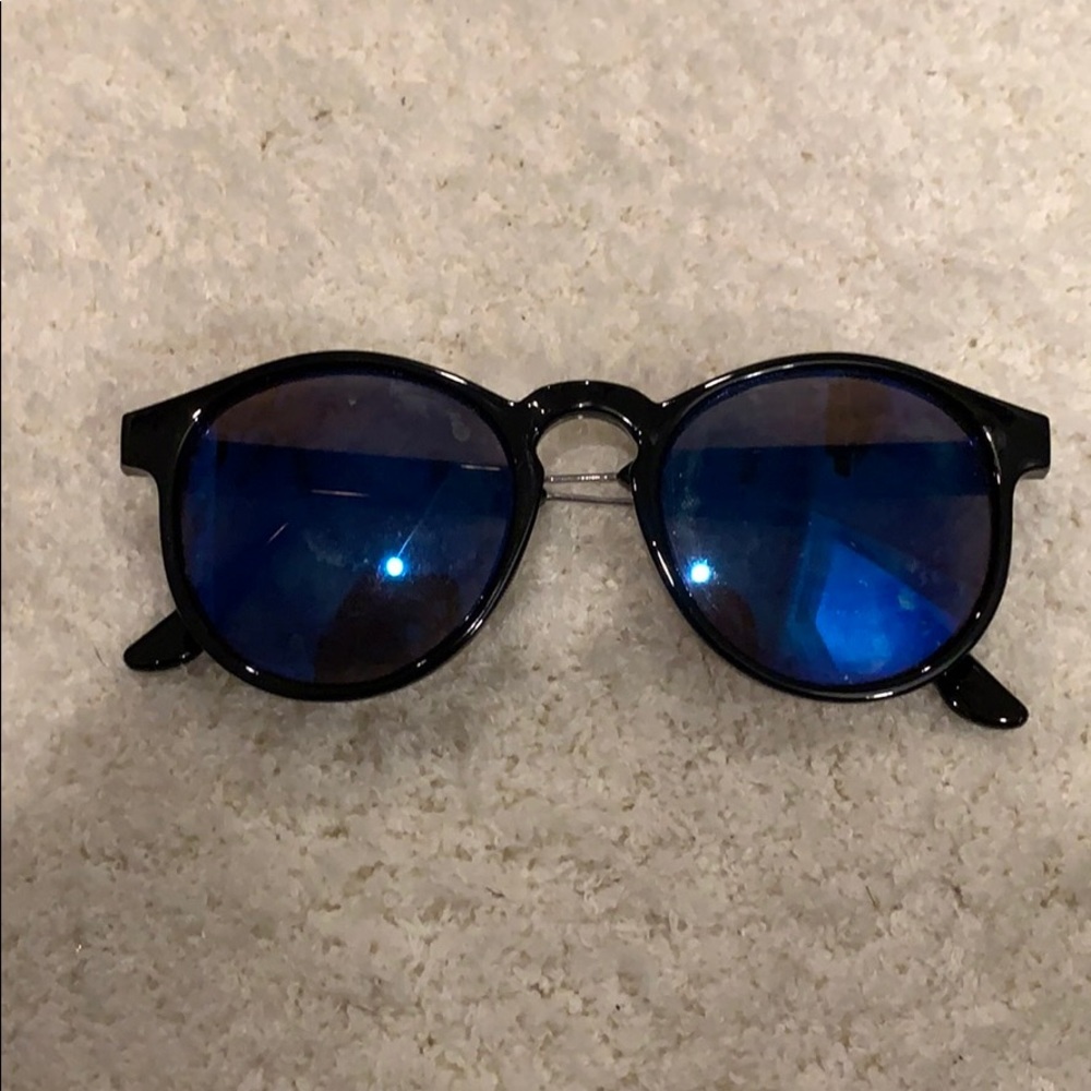 Sunglasses with blue lenses